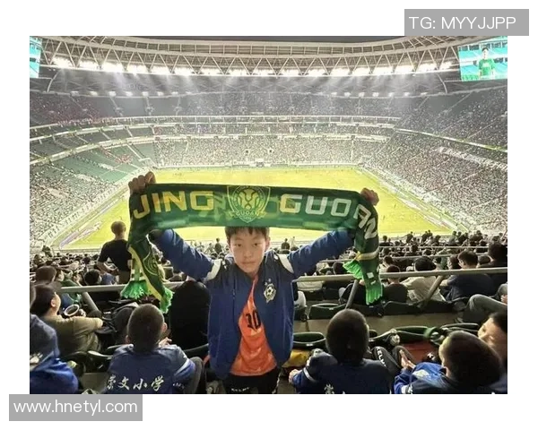 大王说足球：探讨足球背后的文化与激情，解读赛事中的人性与团队精神